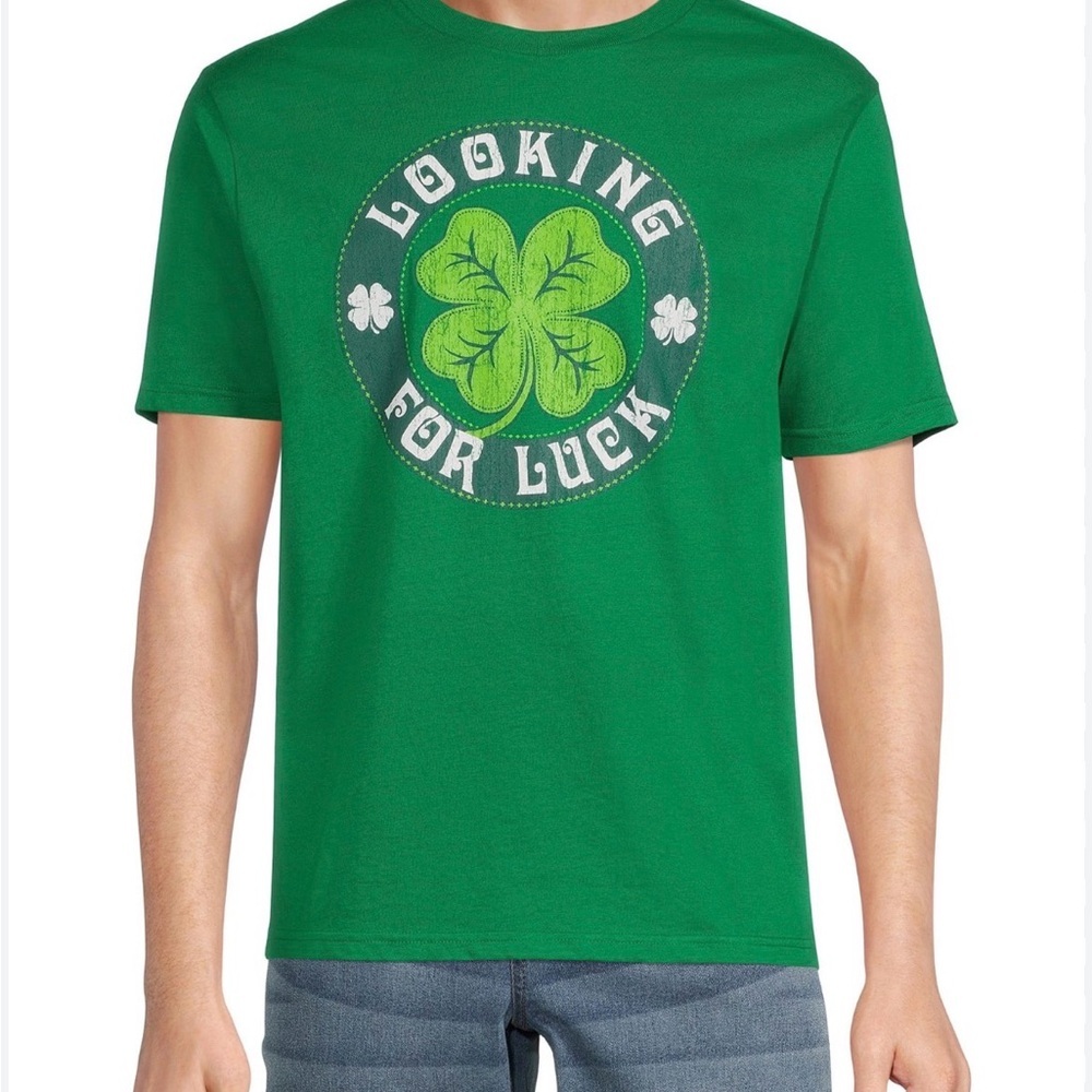 Mens Green Looking For Luck Four Leaf Clover St. Patrick's Day T-Shirt Large
